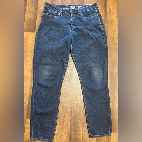 Levi's Blue signature Relaxed Fit Jeans with Classic Design - Picture 13 of 15